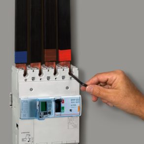   Legrand DPX3 250 100A 4P+întrerupător S2 25kA întrerupător combinat - 420325