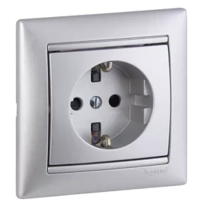   Priză Legrand Valena 2P+F cu obturator de siguranță, aluminiu - 770121