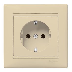   Priză Legrand Valena 2P+F cu capac cu fixare prin clip, culoare fildeș - 774322