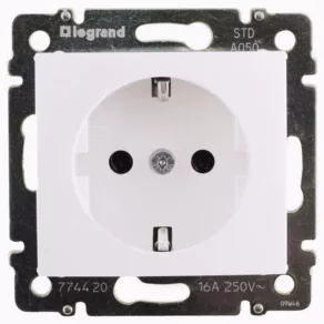   Priză Legrand Valena 2P+F cu obturator de siguranță, albă - 774421