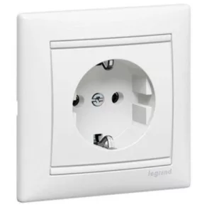 Priză monobloc Legrand Valena 2P+F, albă - 774423