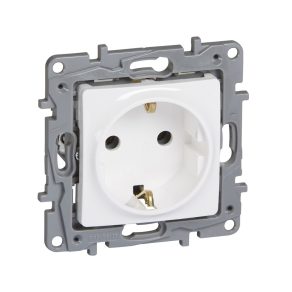 Priză Legrand Niloé 2P+F (cu șurub), albă - 764539