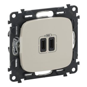   Priză Legrand Valena Allure cu conector dublu USB tip C, 5 V–3 A–15 W, protecție la supratensiune <gt/>1 kW, SELV clasa II, culoare fildeș - 755346