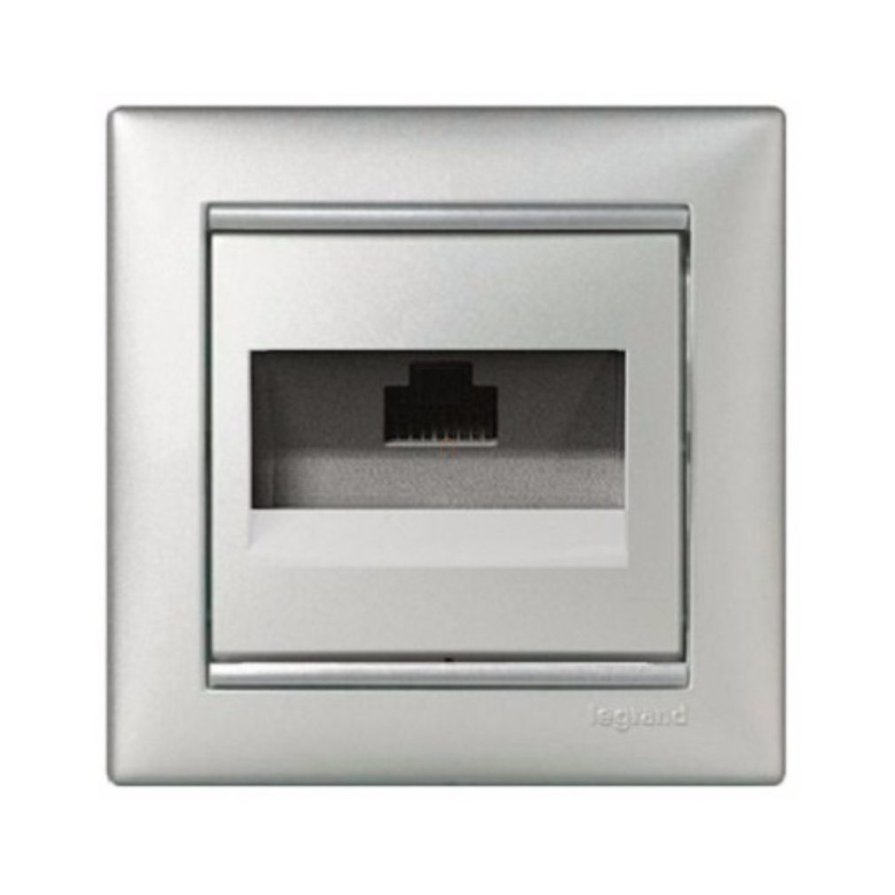 Legrand Valena 1xRJ45 UTP Cat6 aljzat, körmös alumínium (770246)