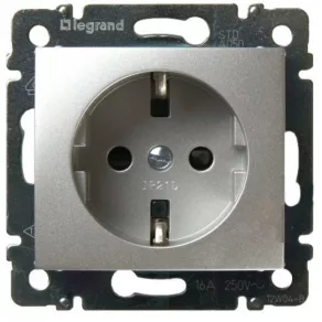 Priză Legrand Valena 2P+F din aluminiu - 770120