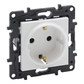 priza-legrand-niloe-step-alb-2p-f-arc-cu-obturator-de-siguranta-863120-3414971834637