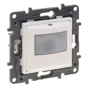   Întrerupător cu senzor de mișcare (PIR) Legrand Niloé Step, LED 500 W, 3 fire, alb - 863149A
