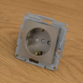   Priză Schneider Asfora 2P+F în ambalaj deschis, obturator de siguranță (GYV), tip șurub, bronz EPH2900269