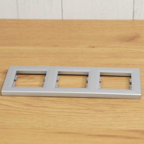   Cadru triplu Schneider Asfora, orizontal, aluminiu, EPH5800361, în ambalaj deschis