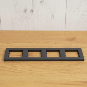   Cadru Schneider Asfora cu patru prize, orizontal, antracit, EPH5800471, în ambalaj deschis