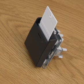   Comutator cu card pentru hoteluri Schneider Electric Asfora, montat încastrat, cu capac, antracit, în ambalaj deschis