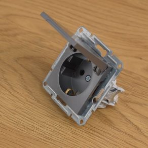   Schneider Electric Asfora - EPH3100162 - Priză 2P+F, cu capac, cu șurub, din oțel