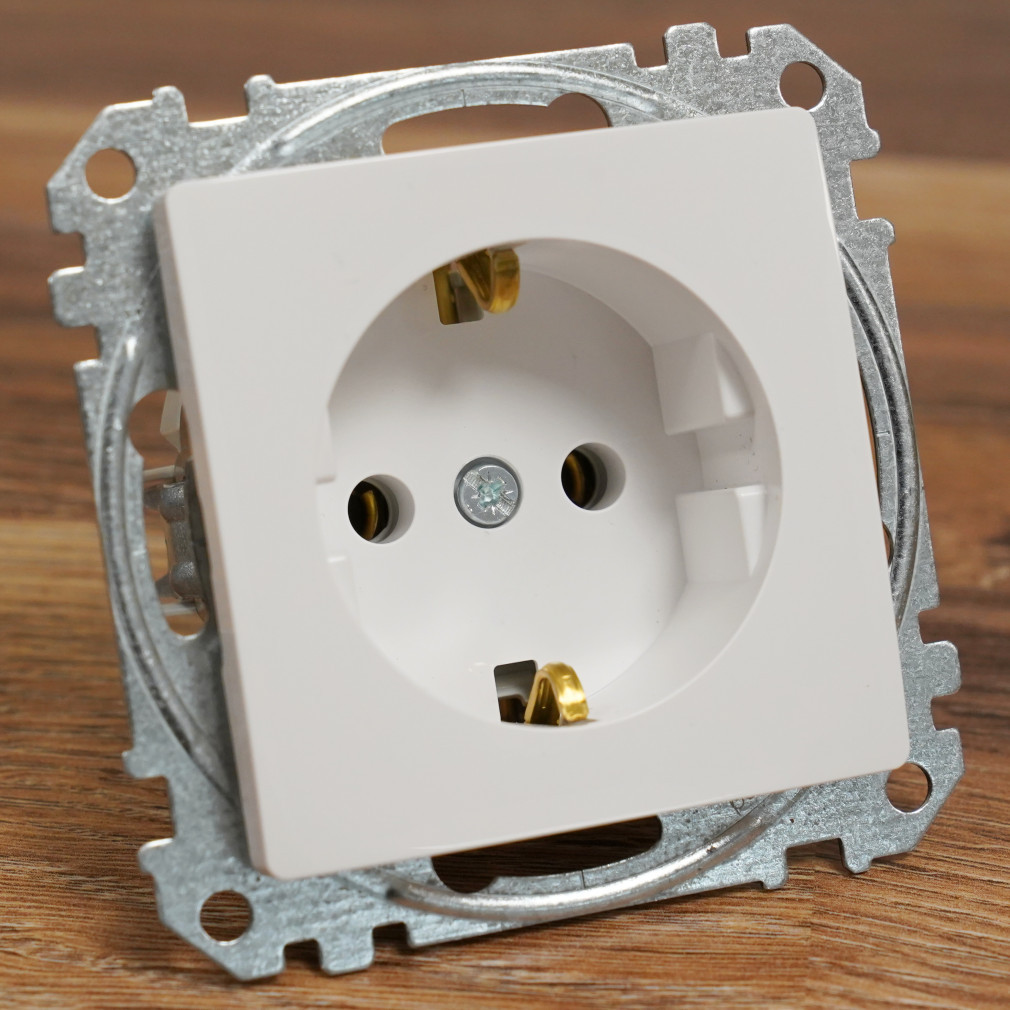 Schneider Sedna 2P+F priză, cu conectare cu arc, 16A, alb (SDD111026)