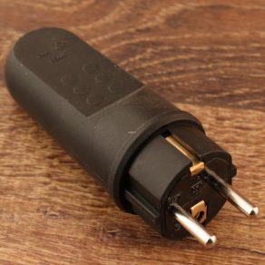   Dop basculant cu împământare (TPU) cu ieșire centrală, negru