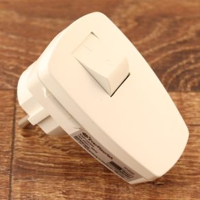 Ștecher, cu întrerupător cu împământare (16A)