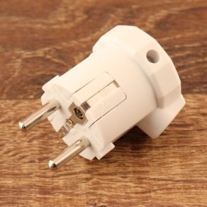   Priza pivotantă cu ieșire laterală, cu împământare, albă