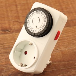   Temporizator cu program zilnic, comutare la 30 de minute (3680 W)