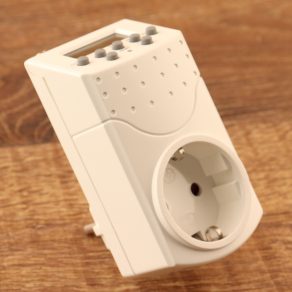 Comutator cu temporizator și afișaj digital, max. 1800 W