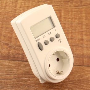 Contor de energie, cu priză, cu afișaj digital