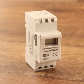   Comutator cu temporizator, montabil pe șină, cu afișaj digital (max. 1800 W)