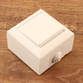   Întrerupător cu buton pentru montare pe perete exterior 10A