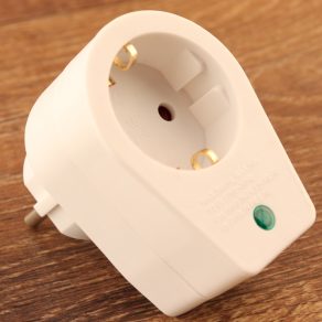   Priza intermediară cu împământare, protecție la supratensiune, indicator luminos, 250 V, 16 A