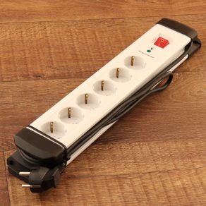   Priză multiplă cu șase prize și protecție la supratensiune, 2 metri, albă