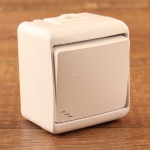 Comutator de schimbare montat pe perete în exterior