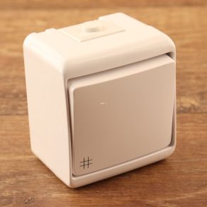 Comutator exterior cu simbol dublu cruce