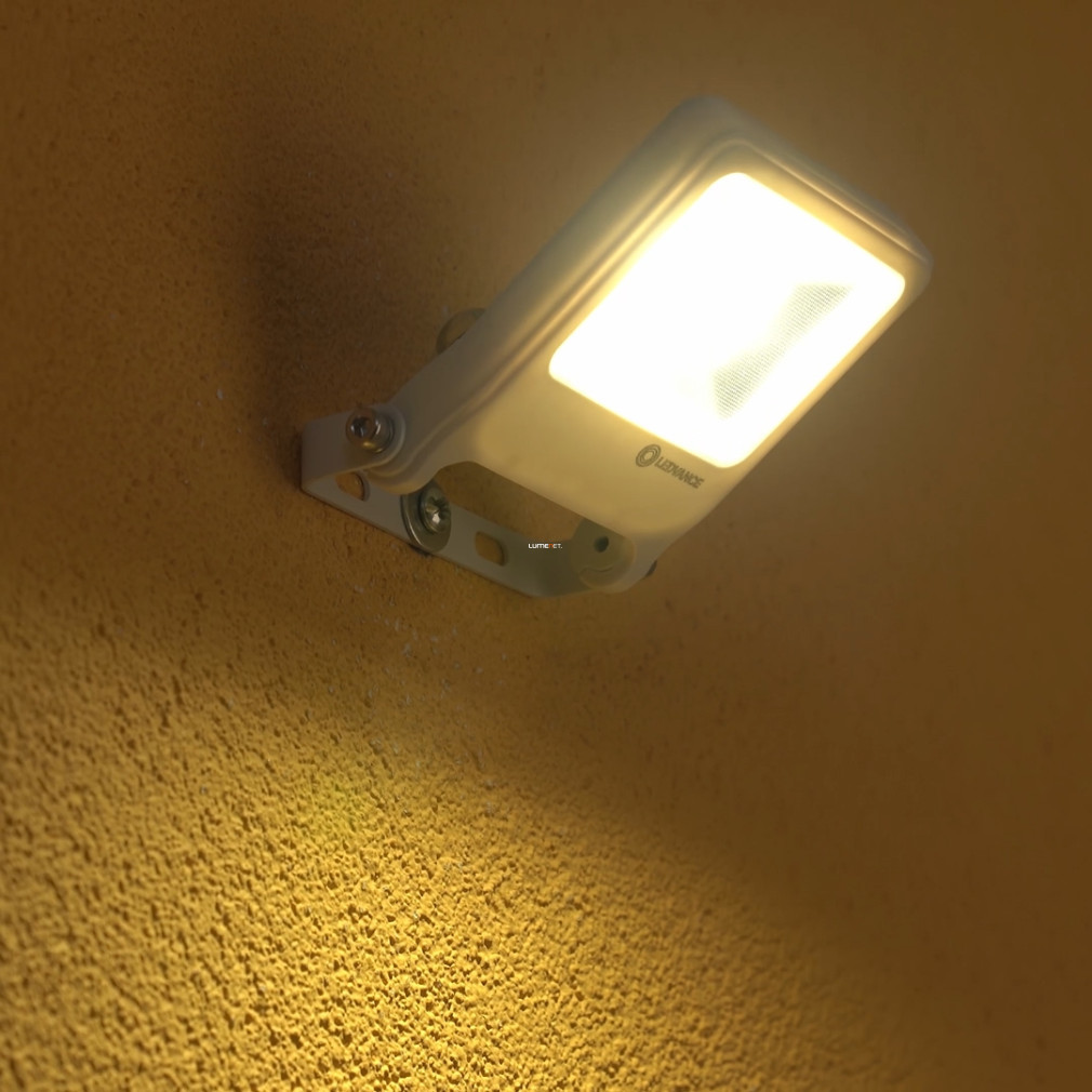 Ledvance Endura Flood LED reflector, 10W, 3000K, 800lm, IP65, alb
