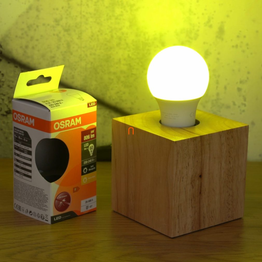 Osram E27 LED Mosquito Repeller 8W 806lm 2700K cald alb - înlocuiește becul de 60W