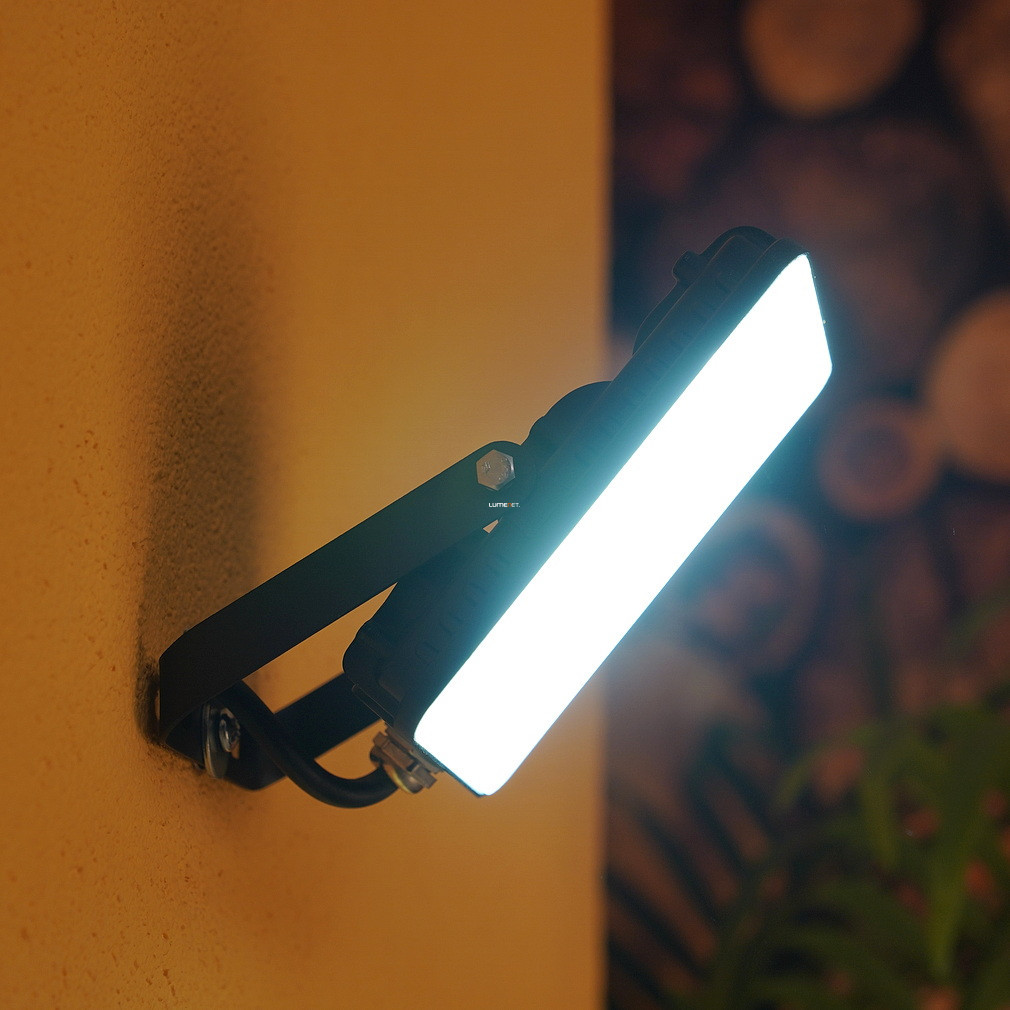 Ledvance LED reflector, extra alb rece, 20 W (Essential Floodlights)
