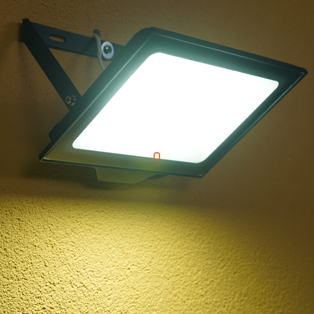 Ledvance LED reflector 100 W, alb rece (Essential Floodlights)