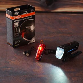   Set de lumini pentru bicicletă Osram LEDsBIKE Race 80 SET, luminozitate de 80 lux, 13 ore de funcționare, omologare StVZO, încărcare USB-C, rezistență la apă IP44, LEDBL102 SET