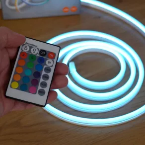   Bandă LED Ledvance cu schimbare de culoare și telecomandă, 2 metri (Neon RGB)