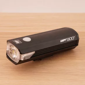   Lampă frontală pentru bicicletă Cateye AMPP 1300, 4 funcții/1 LED, încărcare USB + H34 1300l HLEL-1300RC