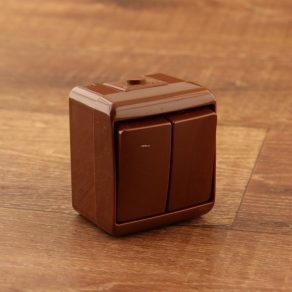 Întrerupător de perete pentru exterior, maro