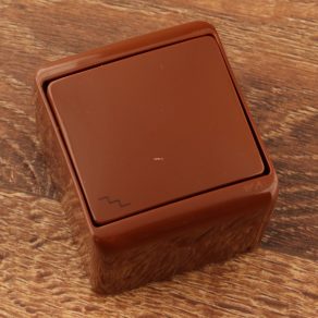 Comutator de schimbare, maro