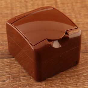 Ștecher cu împământare, capac pentru robinet, maro