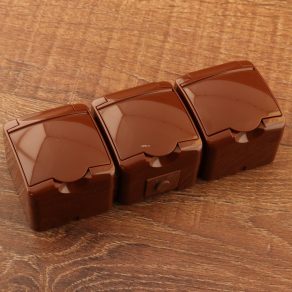 Priza cu triplă împământare, capac pentru robinet, maro