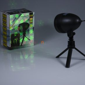   Proiector laser care poate fi înfipt în pământ, cu 8 modele diferite și un adaptor