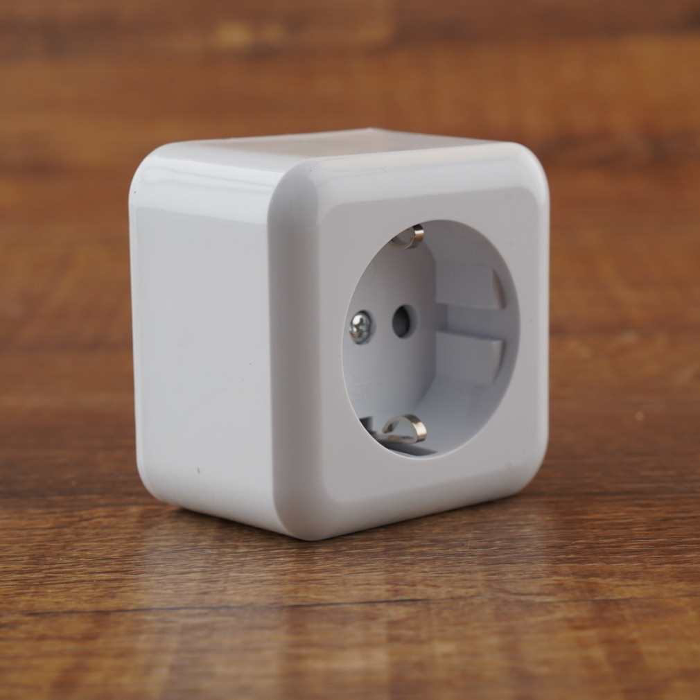 Stilo Forte 2P+F Schuko priză de perete albă cu împământare, cu grilaj de siguranță