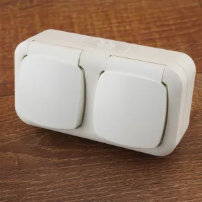   Priză dublă cu împământare Stilo Aqua (GYV) cu capac de protecție 2x2P+F Schuko IP54 alb - STI320