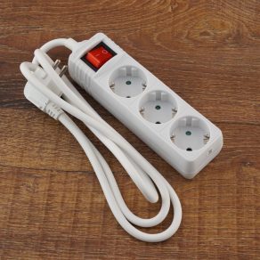   Priză multiplă Stilo cu 3 prize, cablu de 1,5 m, întrerupător, alb - STI766