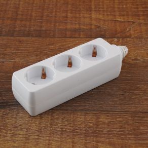   Distribuitor principal Stilo fără fir, 3 prize (GYV) cu obturator de siguranță - STI949