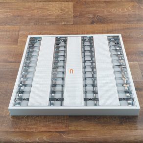   Perete exterior cu grilaj oglindit / corp de iluminat încastrat 4x14W T5 cu oglindă EVG DP și balast PHILIPS Smihe DEL1164