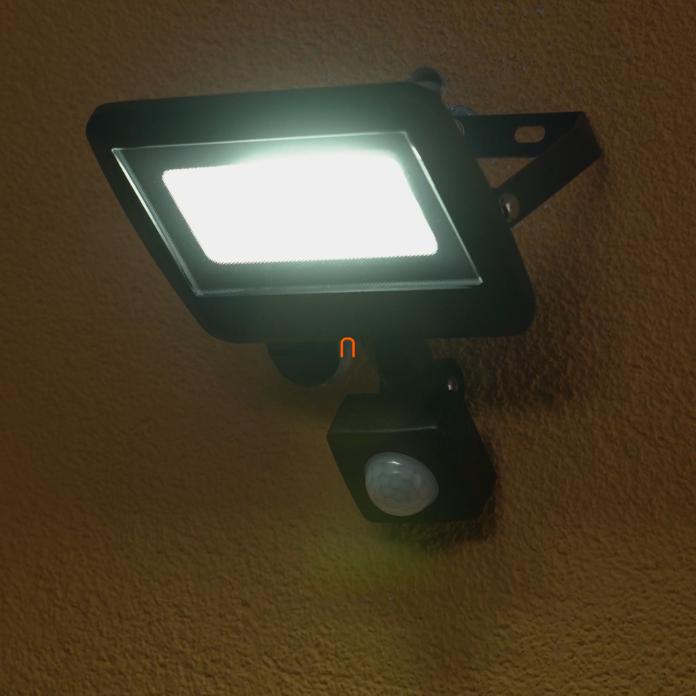 Reflector LED 20W cu senzor de mișcare, clemă de fixare, difuzor 4000K 1600lm IP65 120 grade SMD, plat, negru - deLux DEL1634