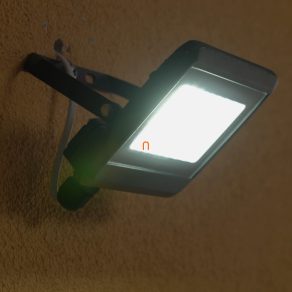   Reflector LED 30W cu clemă, difuzor 4000K 2400lm IP65 120 grade SMD, plat, negru - deLux DEL1744