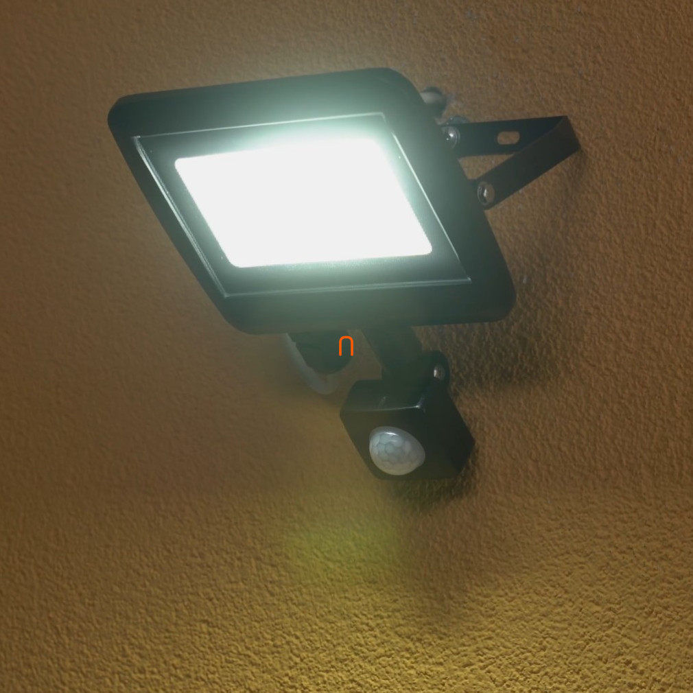 Reflector LED 30W cu senzor de mișcare, clemă de fixare, difuzor 4000K 2400lm IP65 120 grade SMD, plat, negru - deLux DEL1745
