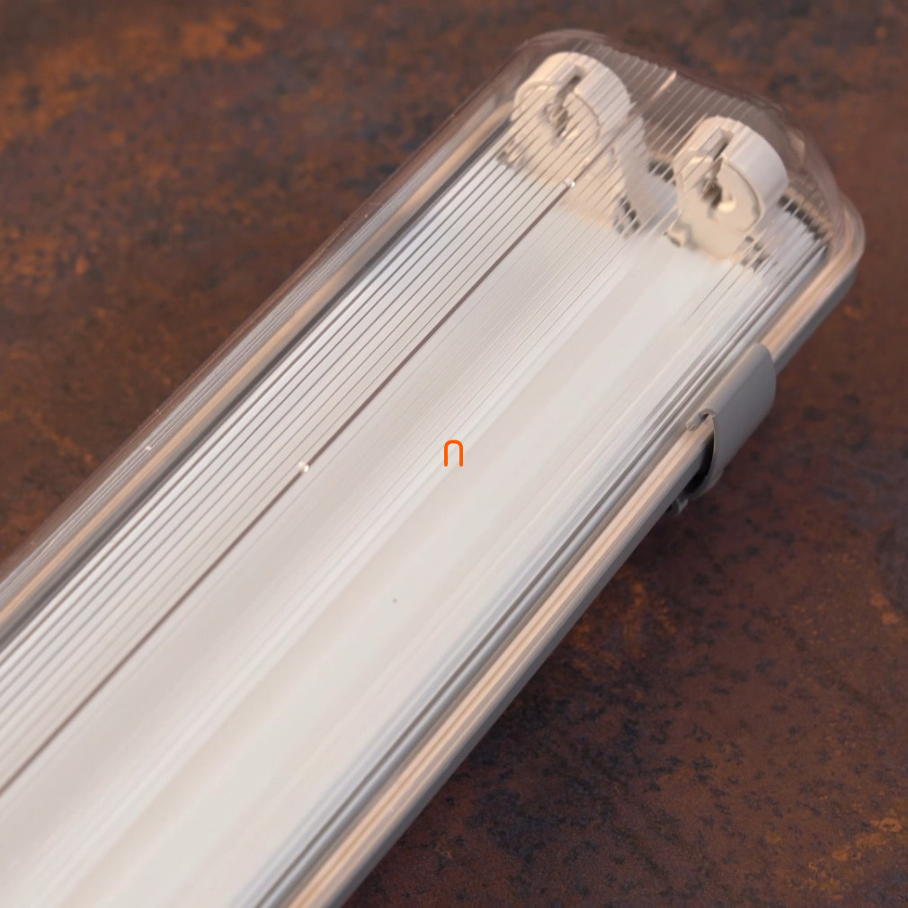 Armătură fără praf și abur, pregătită pentru tuburi LED 2x150cm T8 (tuburi luminoase 2x22W nu sunt incluse)